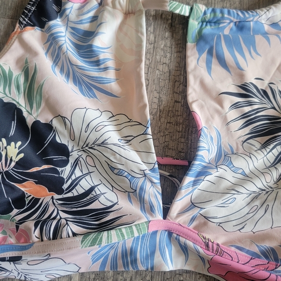 HOBIE FLORAL HAWAIIAN CUT OUT TOP - Picture 5 of 5